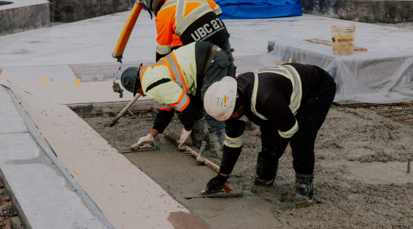 Commercial Concrete Flatwork and Slab Finishing | Totus Group Concrete flatwork crew finishing poured concrete slab on a commercial construction site in the Greater Toronto Area.